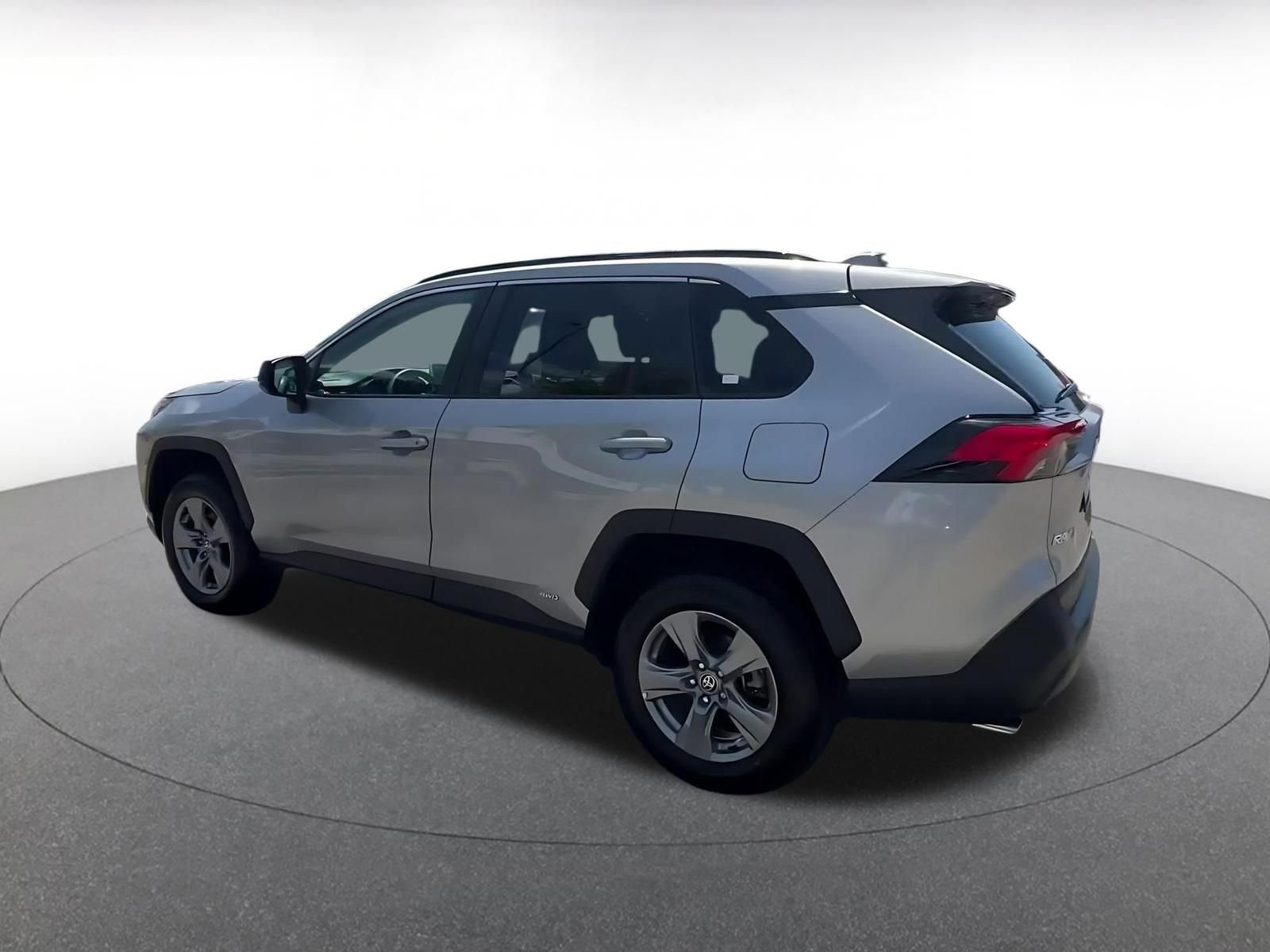 Used 2025 Toyota RAV4 LE AWD/4WD image 10