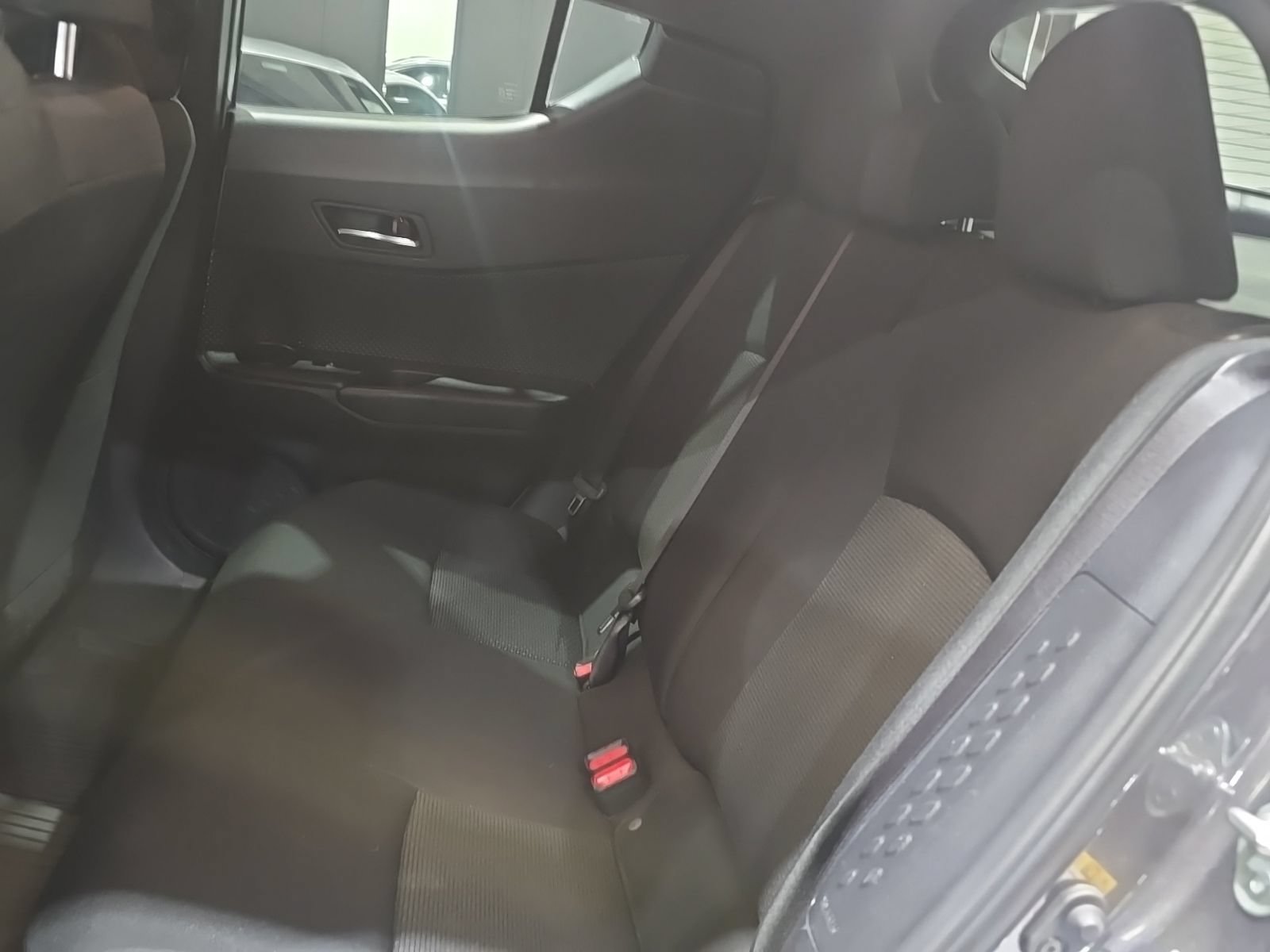 Used 2019 Toyota C-HR LE FWD image 14