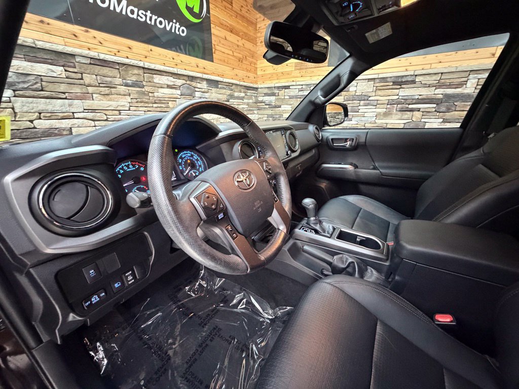 Used 2020 Toyota Tacoma TRD Off-Road w/ TRD Premium Off Road Package AWD/4WD image 26