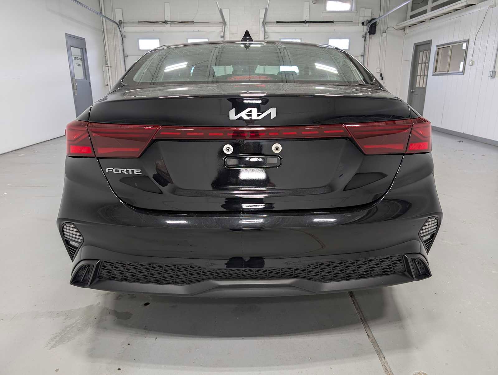 Used 2024 Kia Forte LXS w/ LXS Technology Package image 6