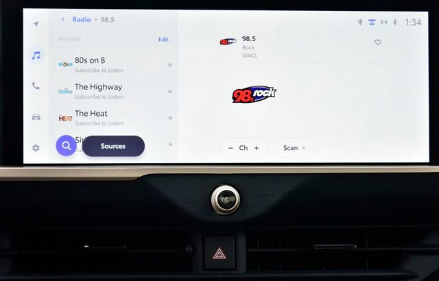 Used 2023 Toyota Crown Limited image 22