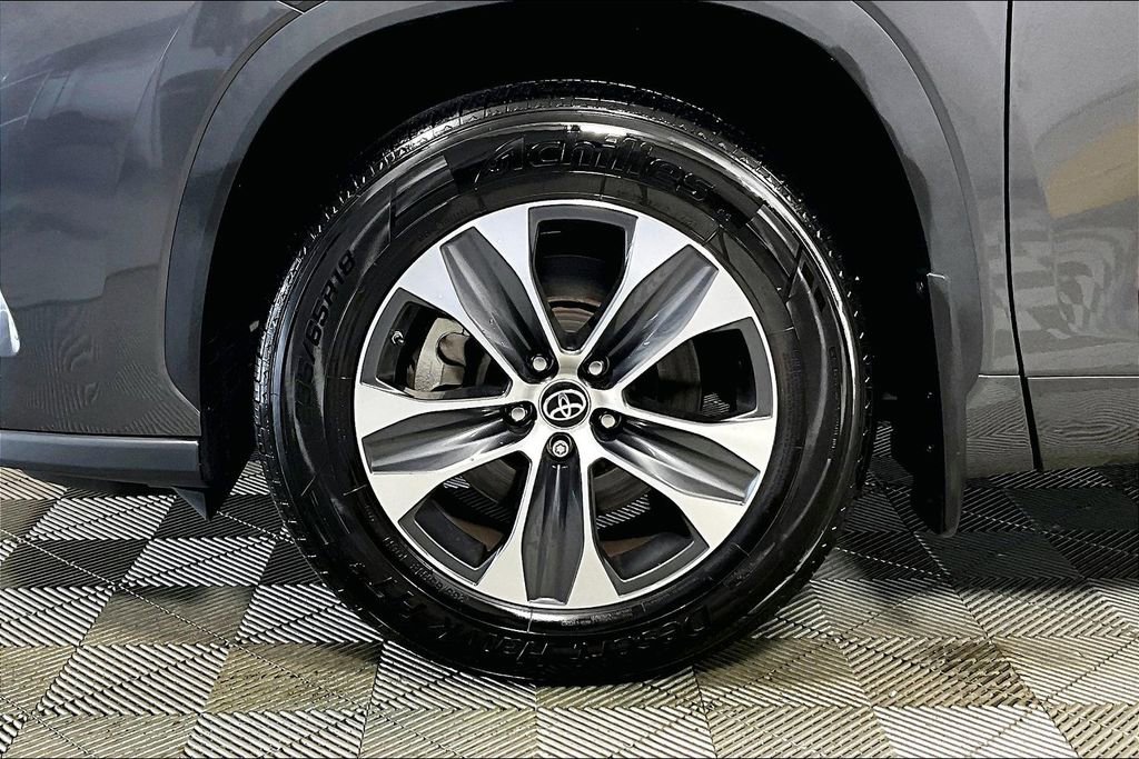 Used 2022 Toyota Highlander XLE image 8
