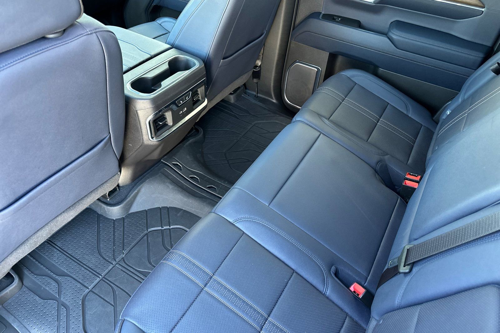 Used 2024 Chevrolet Silverado 1500 High Country w/ Technology Package image 12