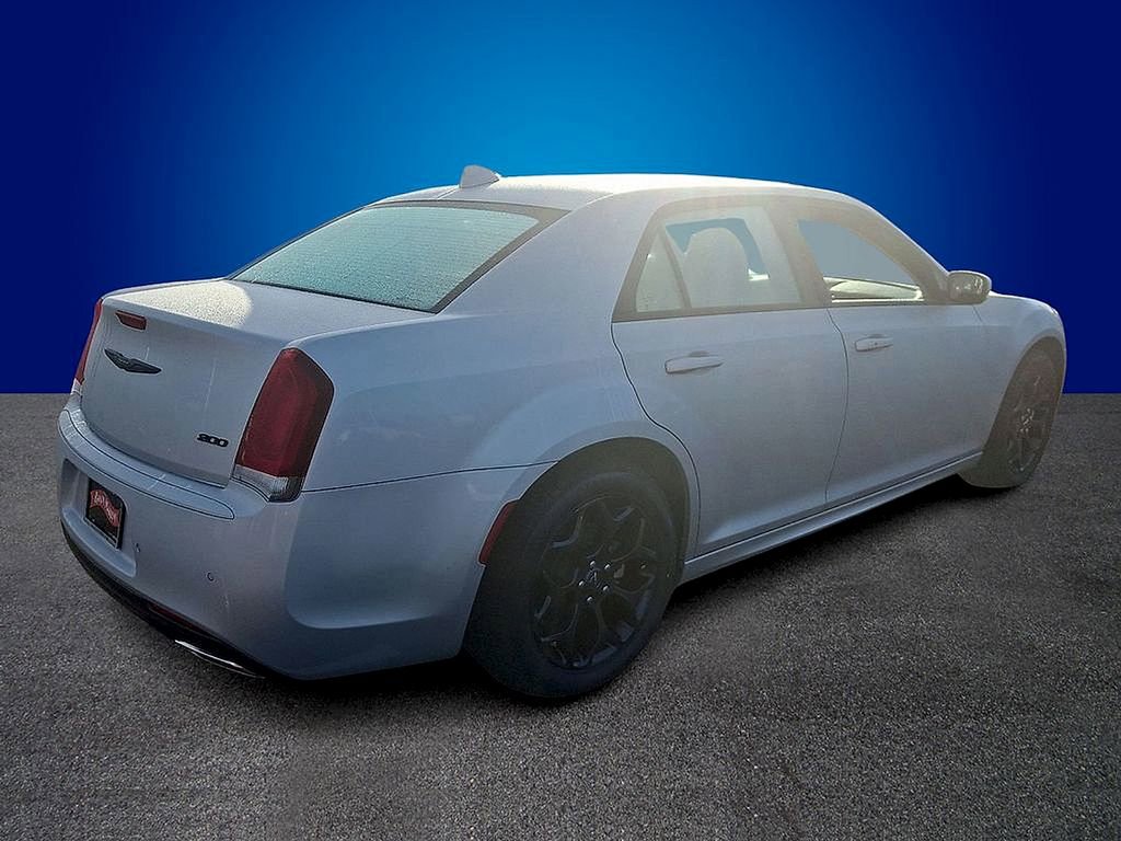 Used 2023 Chrysler 300 Touring L w/ Popular Equipment Group image 4