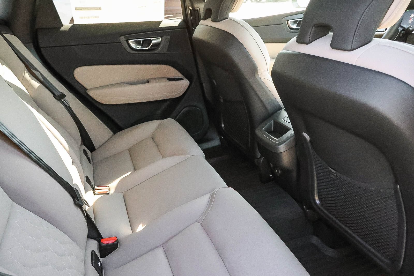 New 2026 Volvo XC60 B5 Plus w/ Climate Package AWD/4WD image 19