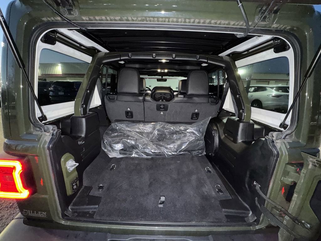 Used 2021 Jeep Wrangler Unlimited Sahara image 24