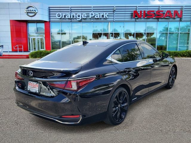 Used 2022 Lexus ES 300h F Sport FWD image 2