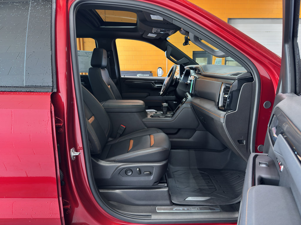Used 2025 GMC Sierra 1500 AT4 w/ Technology Package AWD/4WD image 21