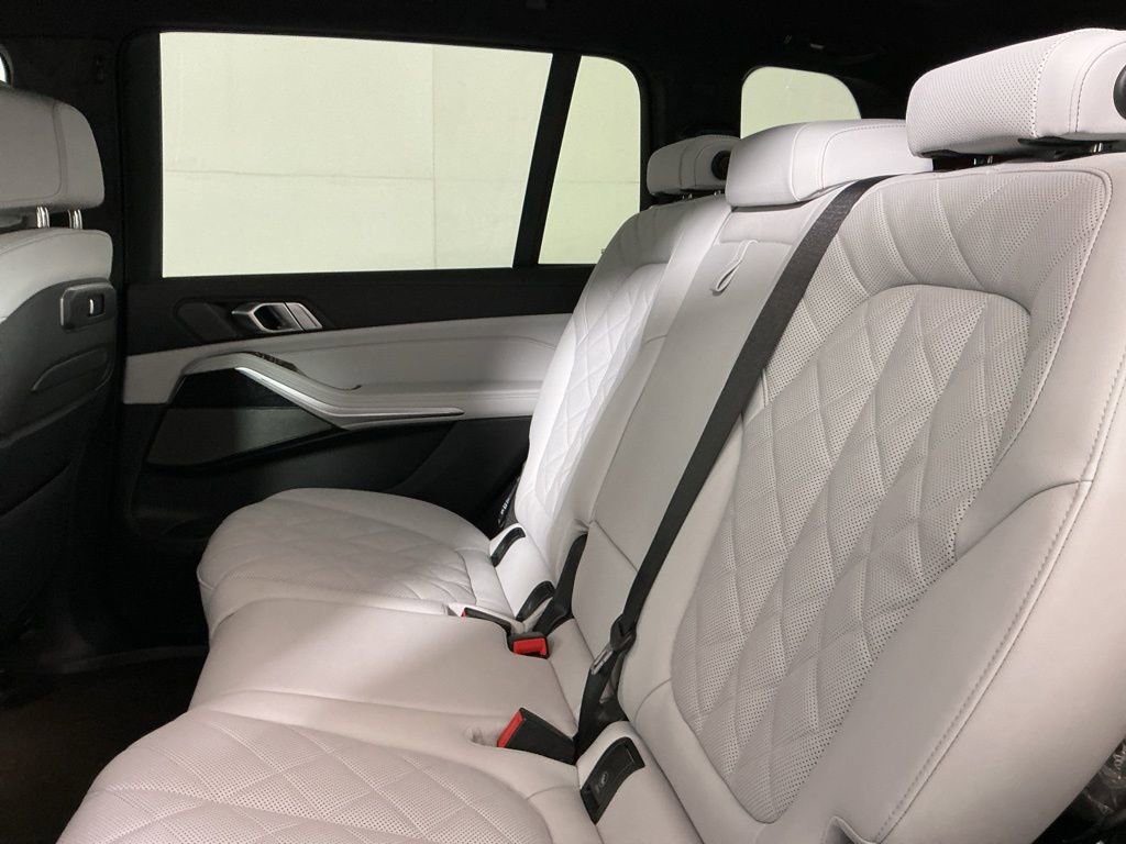 New 2026 BMW X7 xDrive40i w/ M Sport Package AWD/4WD image 26