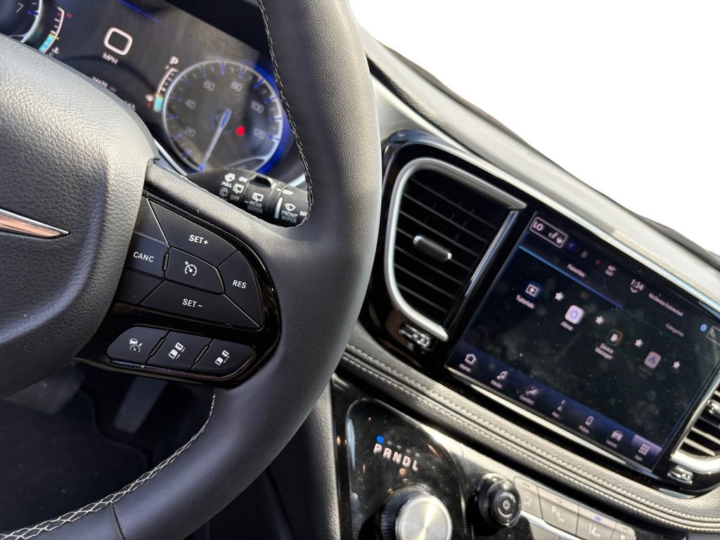 Used 2025 Chrysler Pacifica Limited FWD image 21