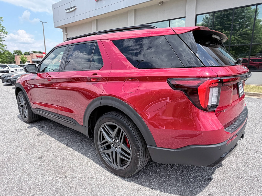 Used 2025 Ford Explorer ST-Line w/ ST-Line Street Pack AWD/4WD image 7