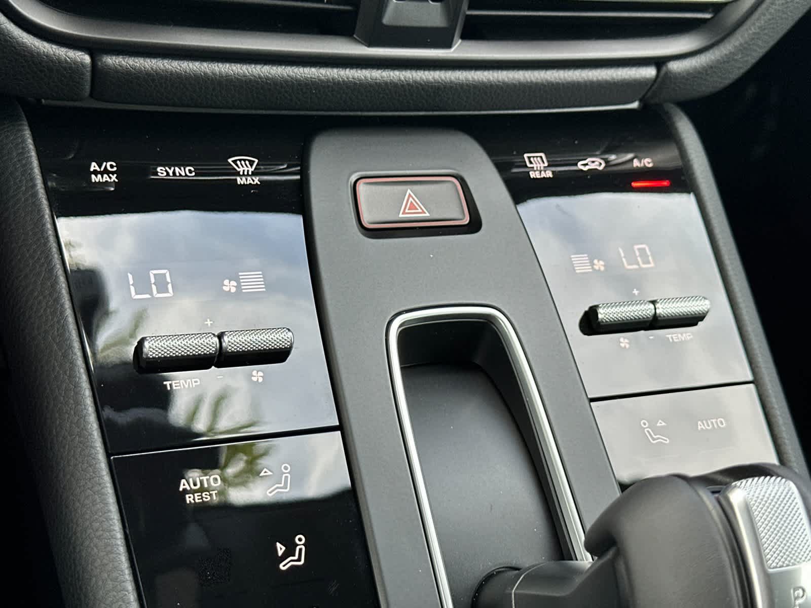 Certified 2025 Porsche Macan AWD/4WD image 24