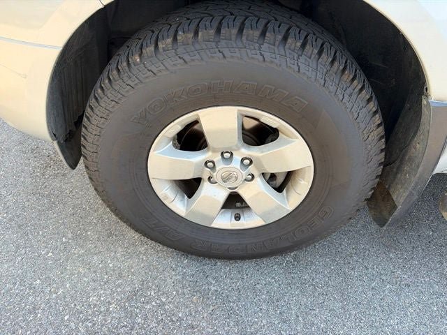 Used 2012 Nissan Frontier SV w/ SV Premium Utility Pkg AWD/4WD image 29