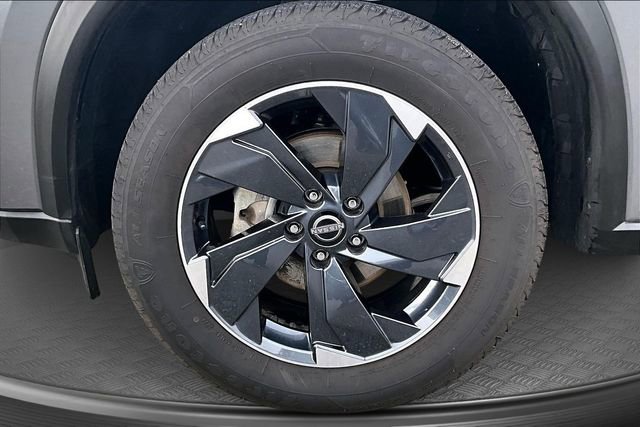 Used 2024 Nissan Rogue SV image 31