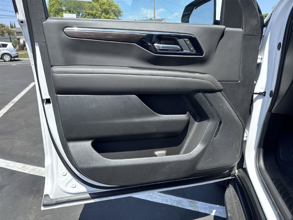 New 2026 Chevrolet Suburban LS RWD image 20
