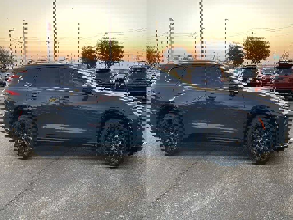 Used 2025 Toyota Crown Signia w/ Advanced Technology Package image 4