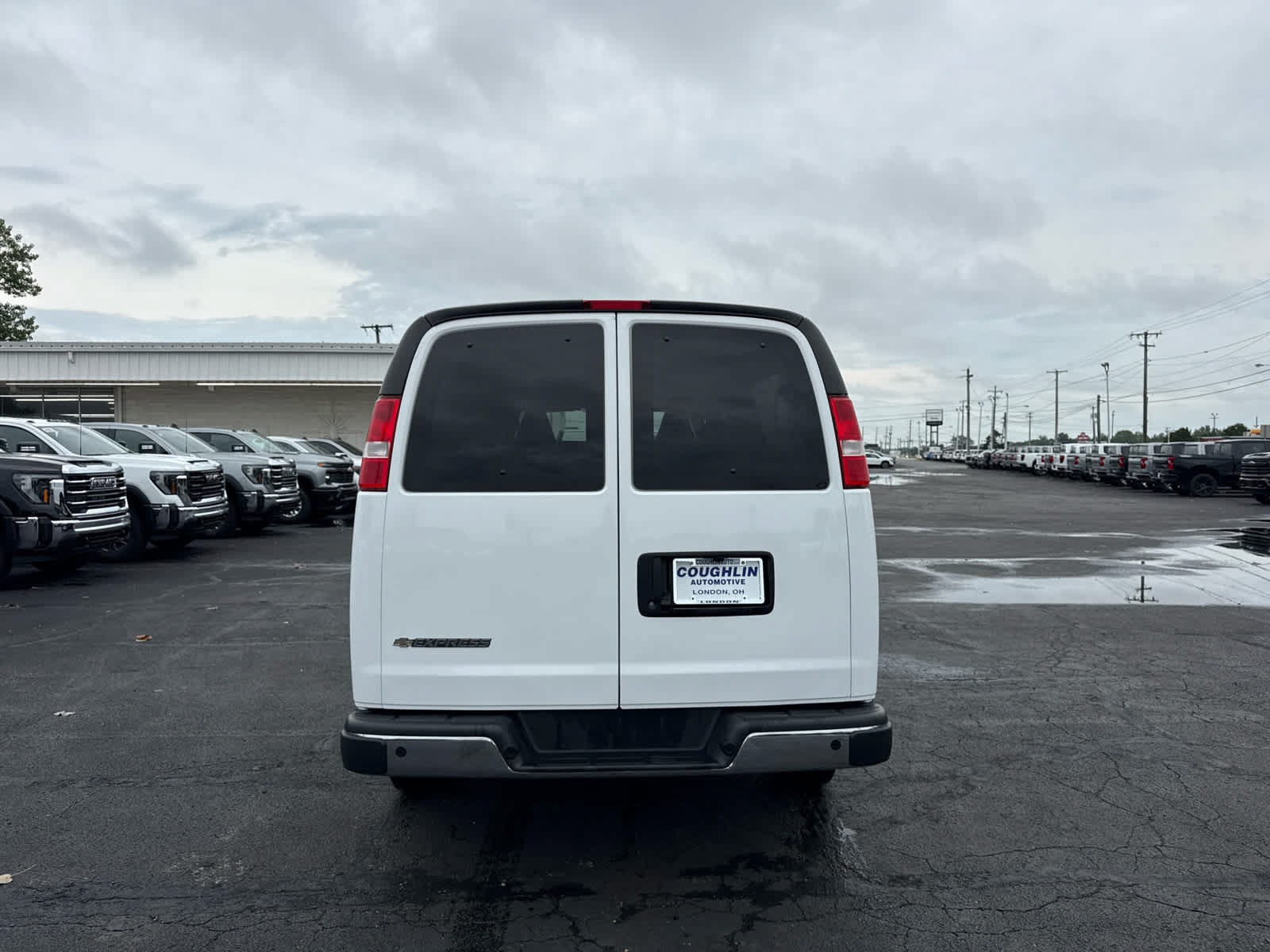 Certified 2025 Chevrolet Express 3500 LT w/ LT Preferred Equipment Group RWD image 4