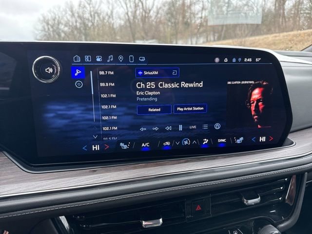 Used 2025 Chevrolet Suburban Z71 image 27