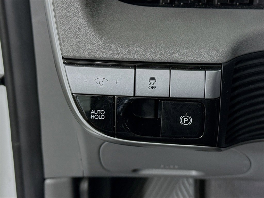 Certified 2024 Hyundai Ioniq 5 SE image 18