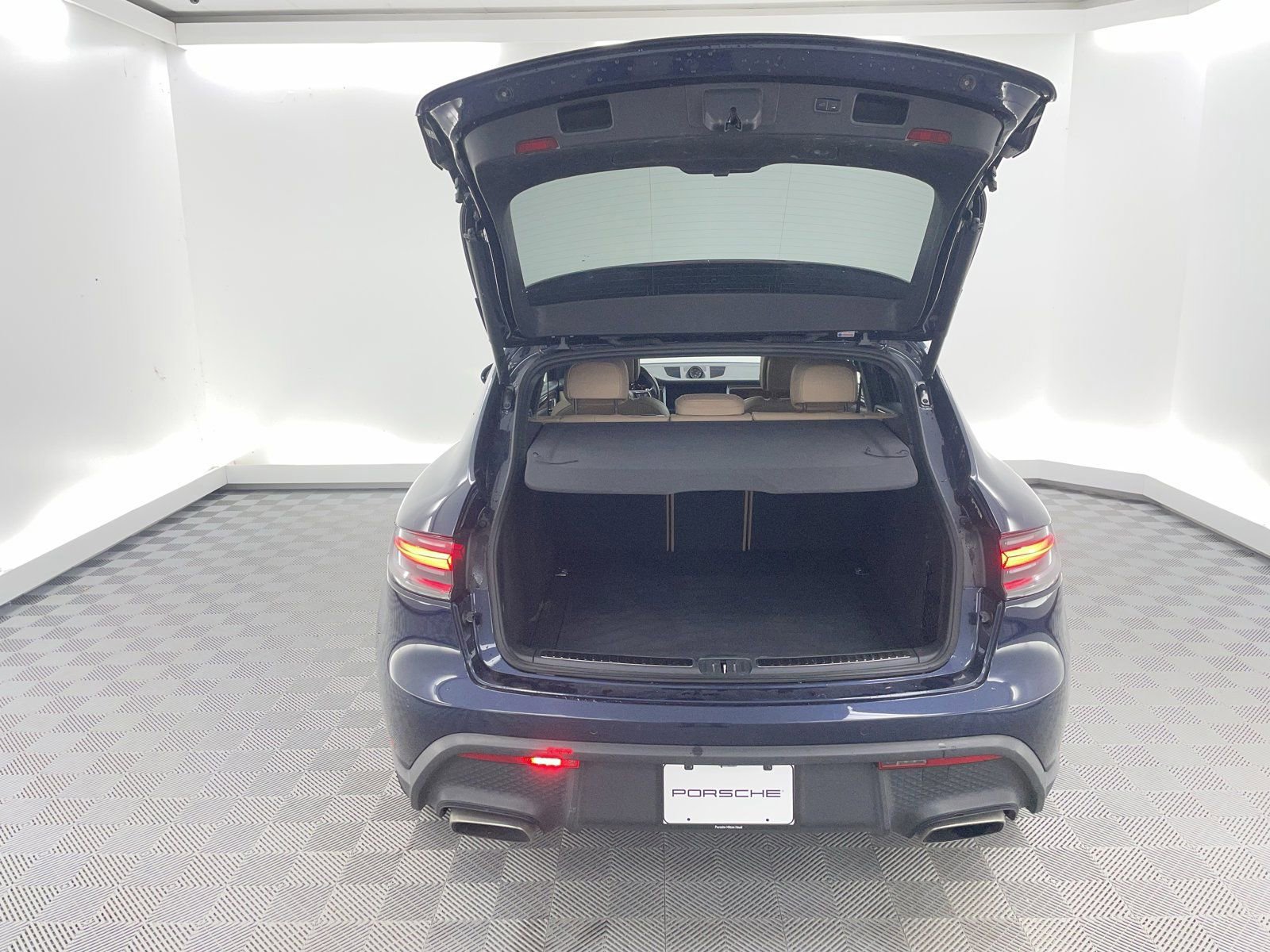 Certified 2023 Porsche Macan Turbo image 13