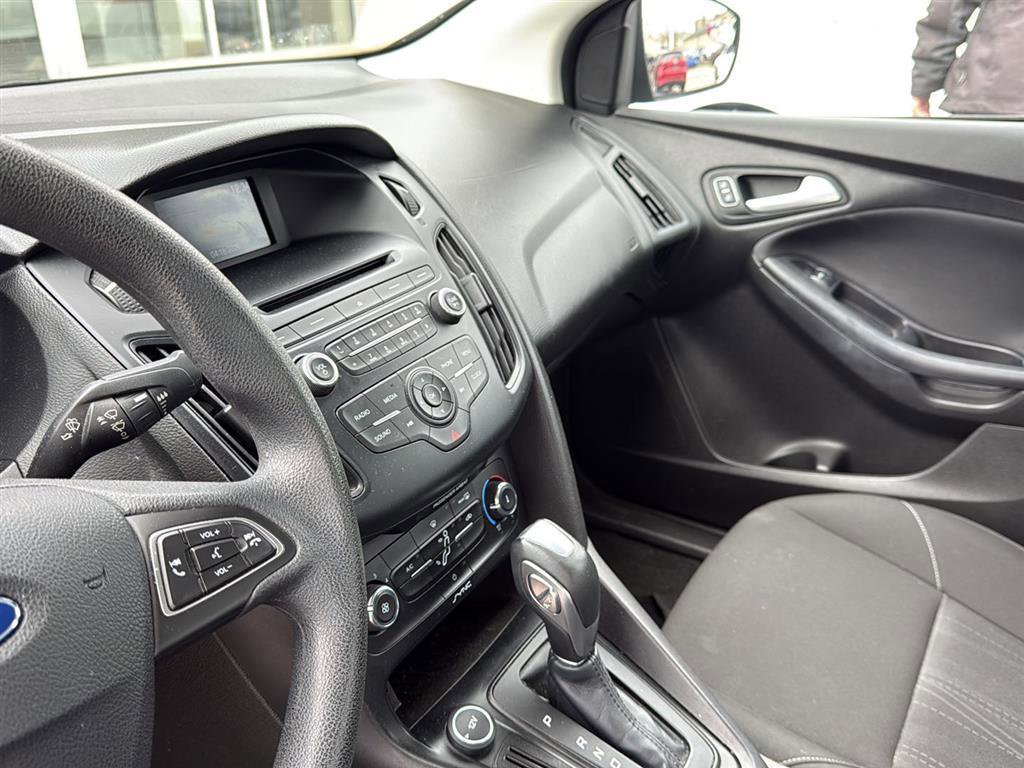 Used 2015 Ford Focus SE FWD image 12