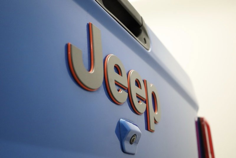 Used 2023 Jeep Gladiator Mojave w/ Cold Weather Group image 42