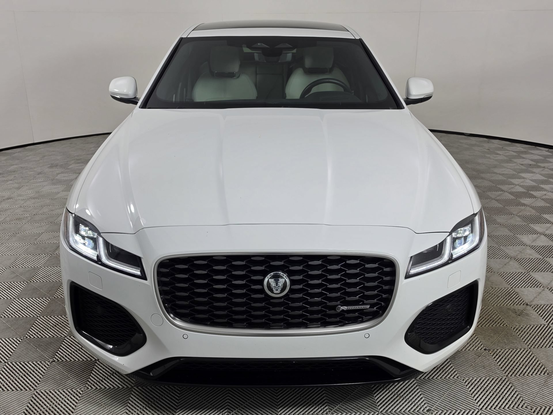 Used 2024 Jaguar XF R-Dynamic SE AWD/4WD image 2