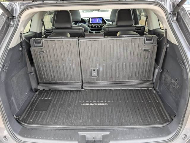Used 2024 Toyota Highlander Platinum FWD image 31