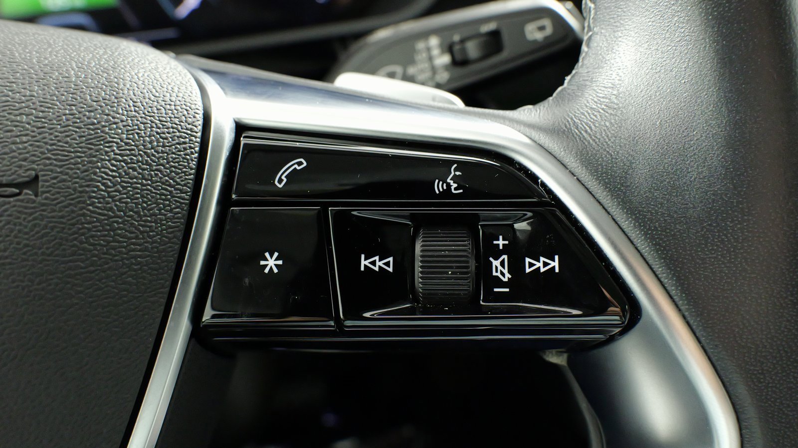 Used 2022 Audi e-tron Premium Plus w/ Premium Plus Package image 61