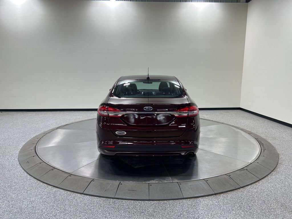 Used 2017 Ford Fusion SE w/ Fusion SE Technology Package image 8