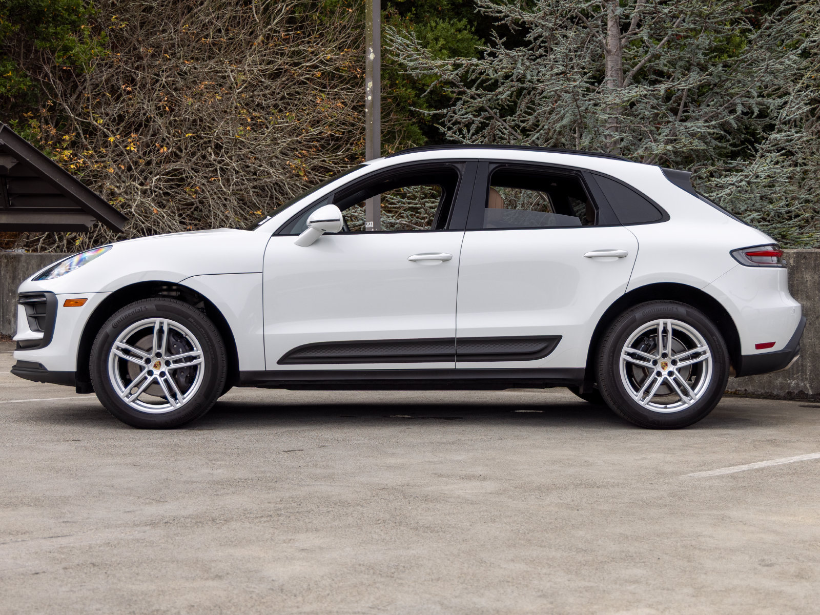 Used 2024 Porsche Macan AWD/4WD image 2