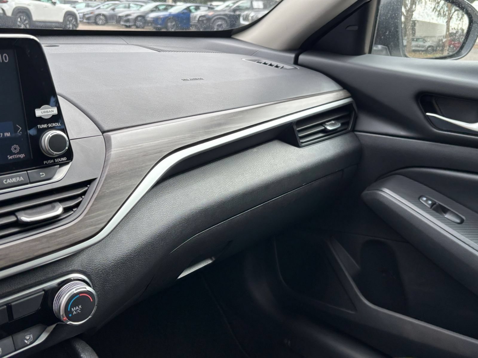 Used 2025 Nissan Altima 2.5 SV FWD image 30