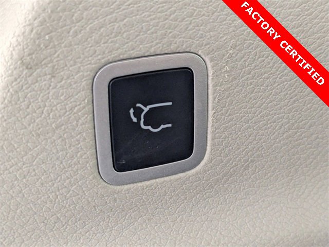 Certified 2024 Chrysler Pacifica Touring-L image 30