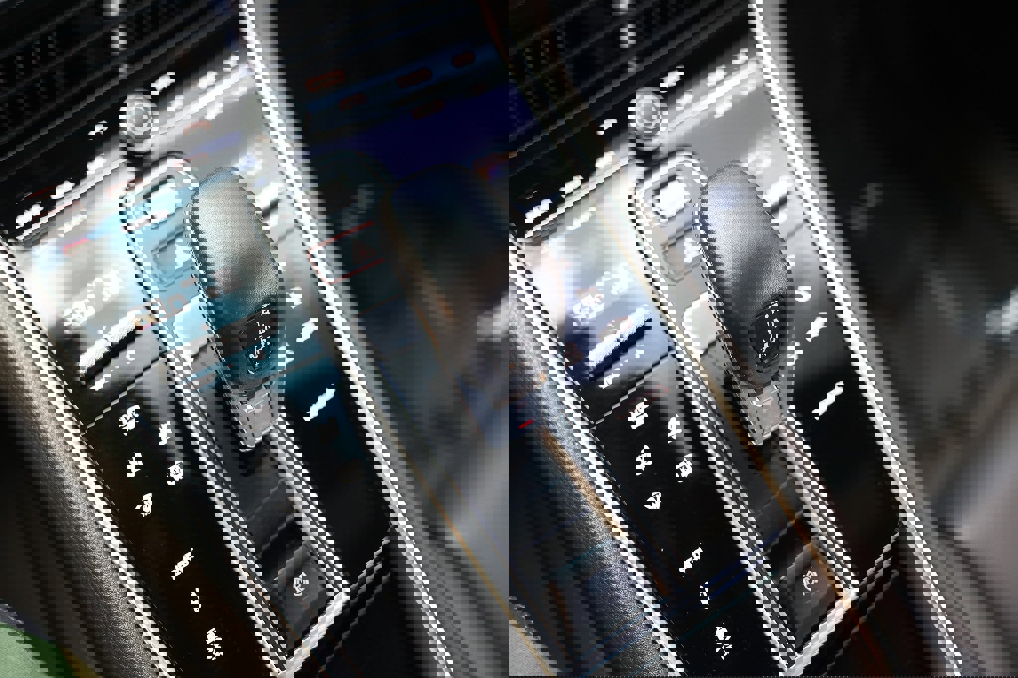 Used 2018 Porsche Panamera 4 image 39