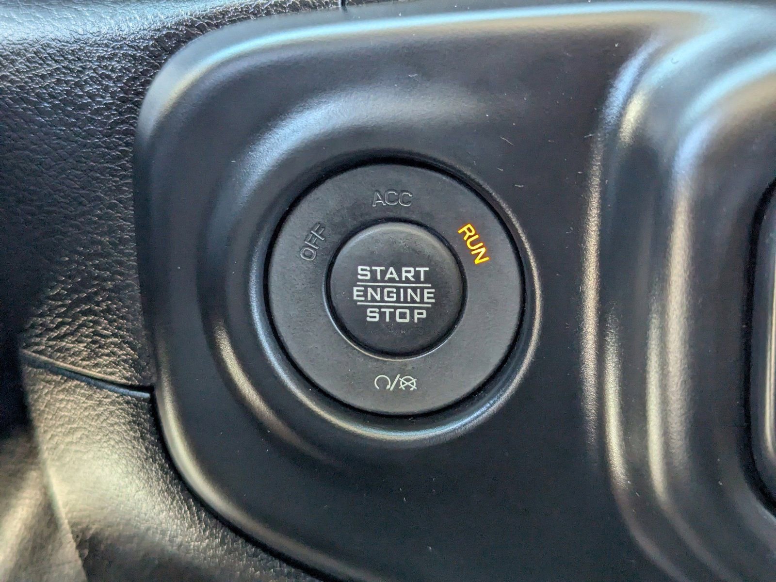 Used 2020 Jeep Gladiator Overland AWD/4WD image 31