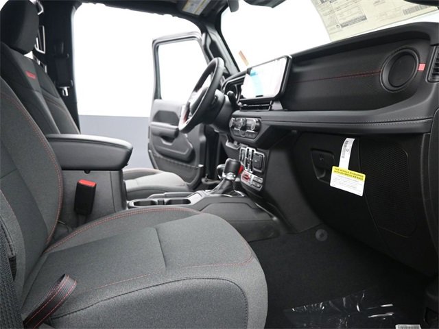 Used 2024 Jeep Wrangler Unlimited Rubicon w/ Technology Group image 21