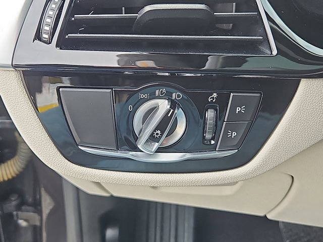 Used 2022 BMW 530i xDrive w/ Premium Package image 17