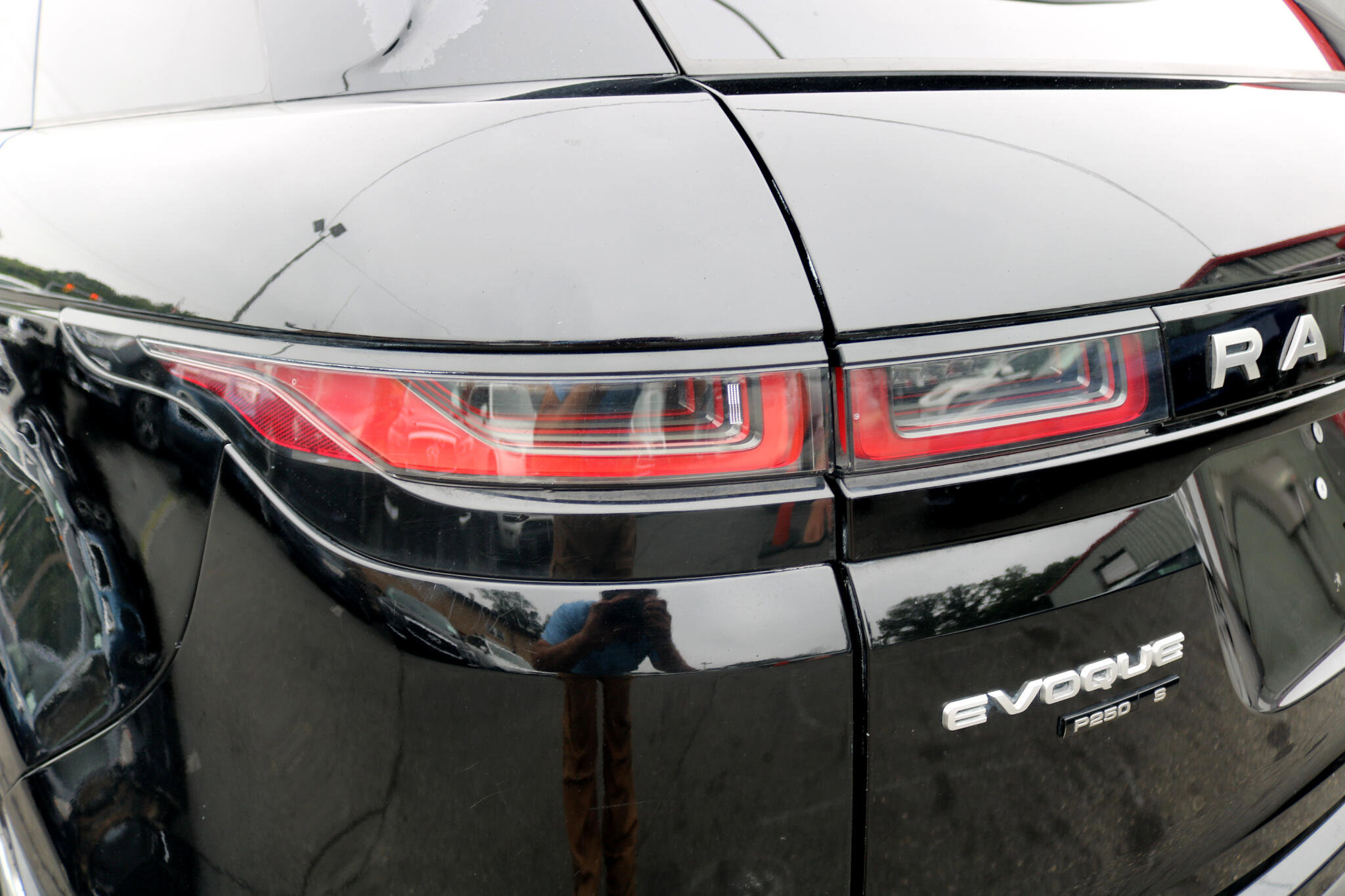 Used 2020 Land Rover Range Rover Evoque S image 11