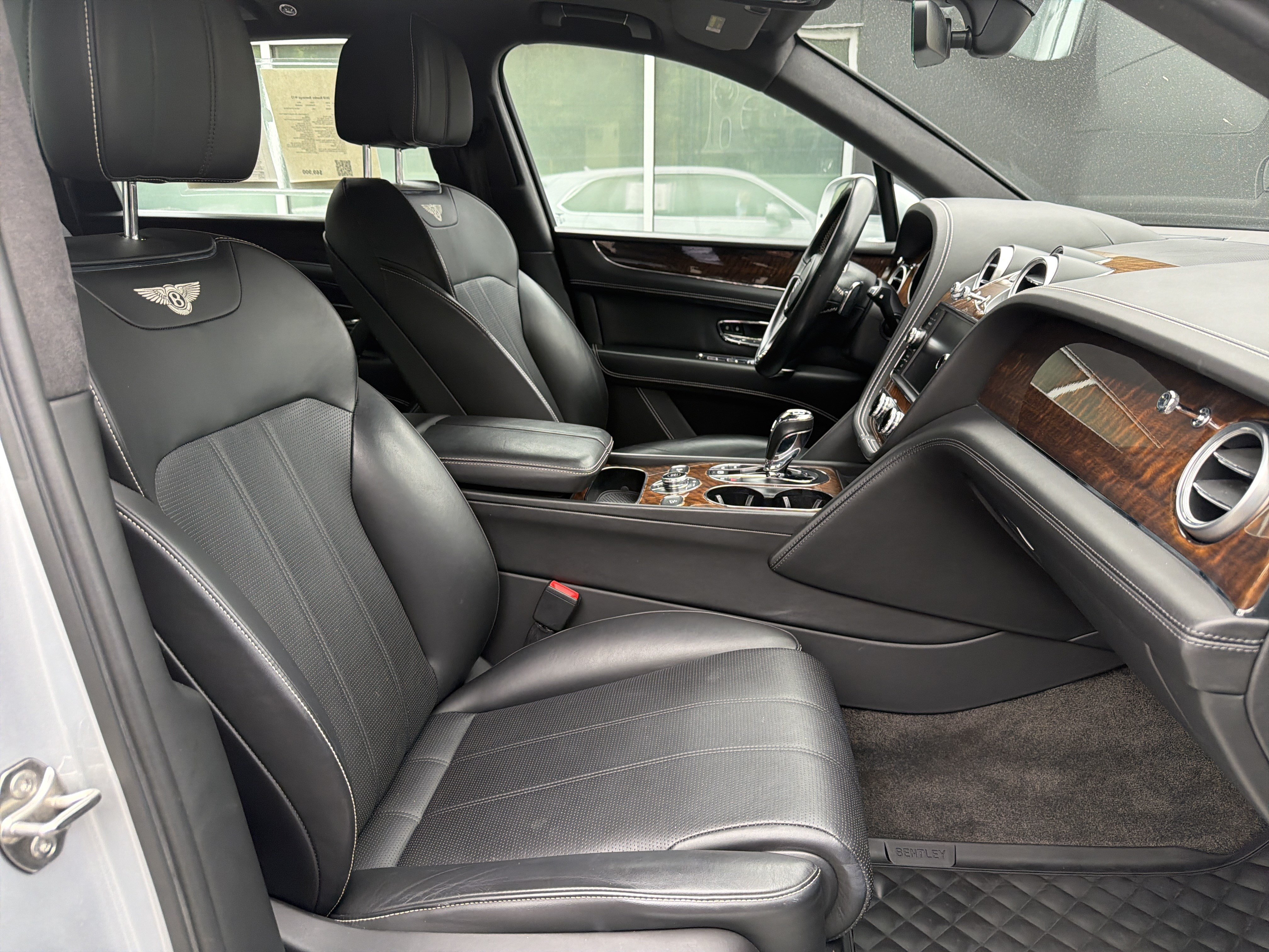Used 2018 Bentley Bentayga AWD/4WD image 2