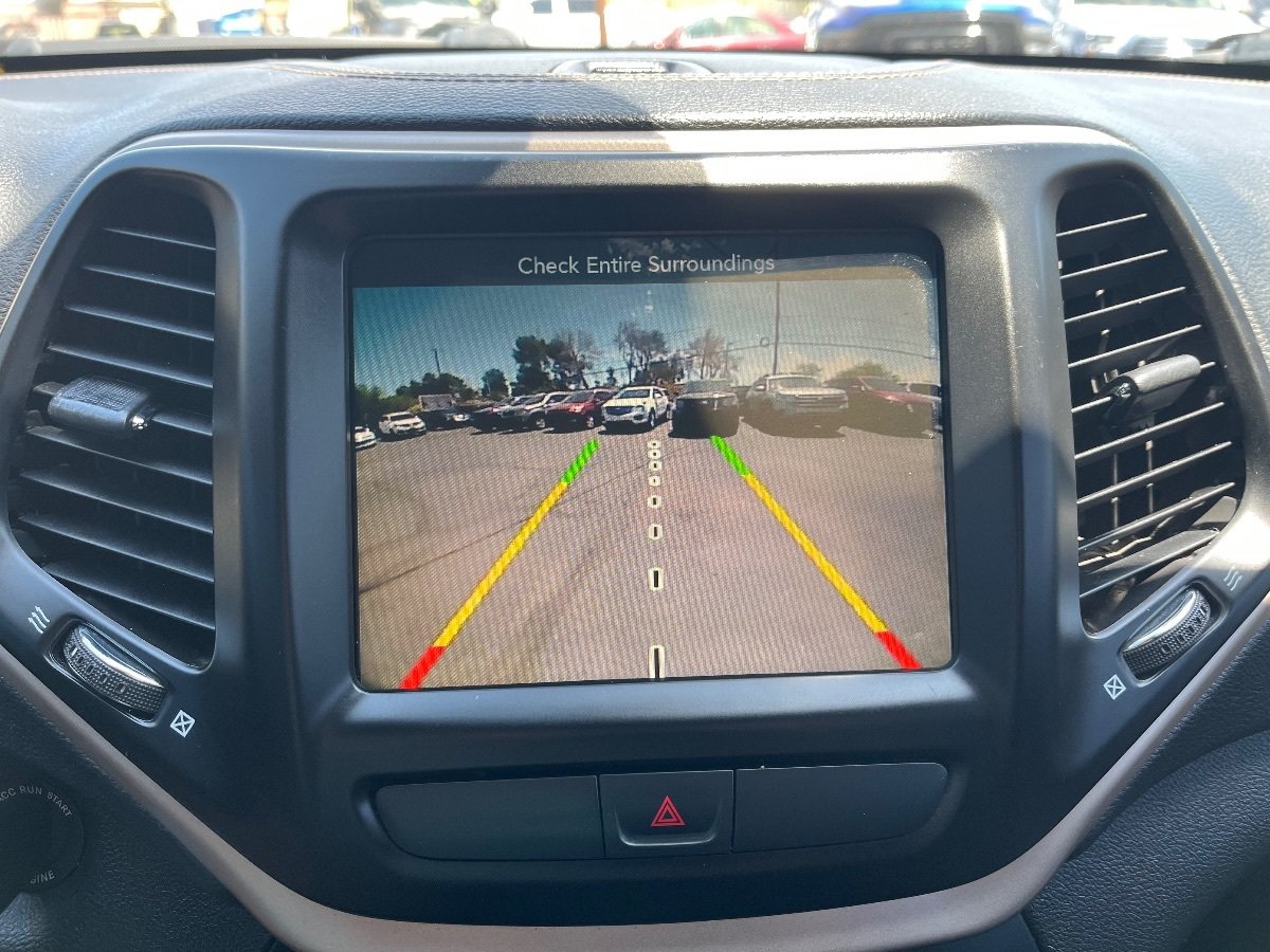 Used 2017 Jeep Cherokee Latitude FWD image 14