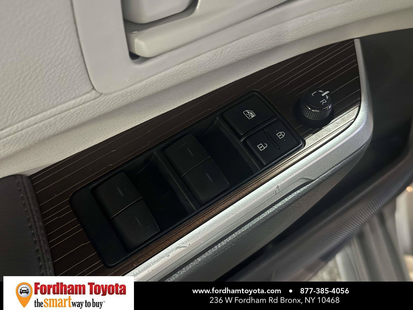 Used 2021 Toyota Sienna LE FWD image 15