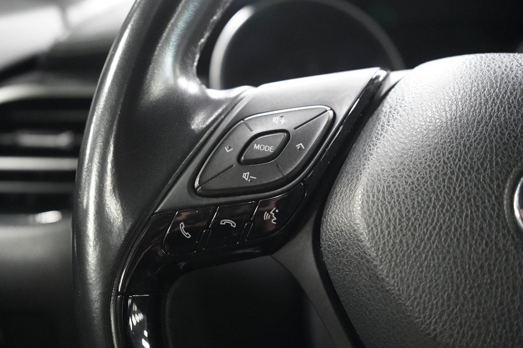 Used 2018 Toyota C-HR XLE FWD image 12