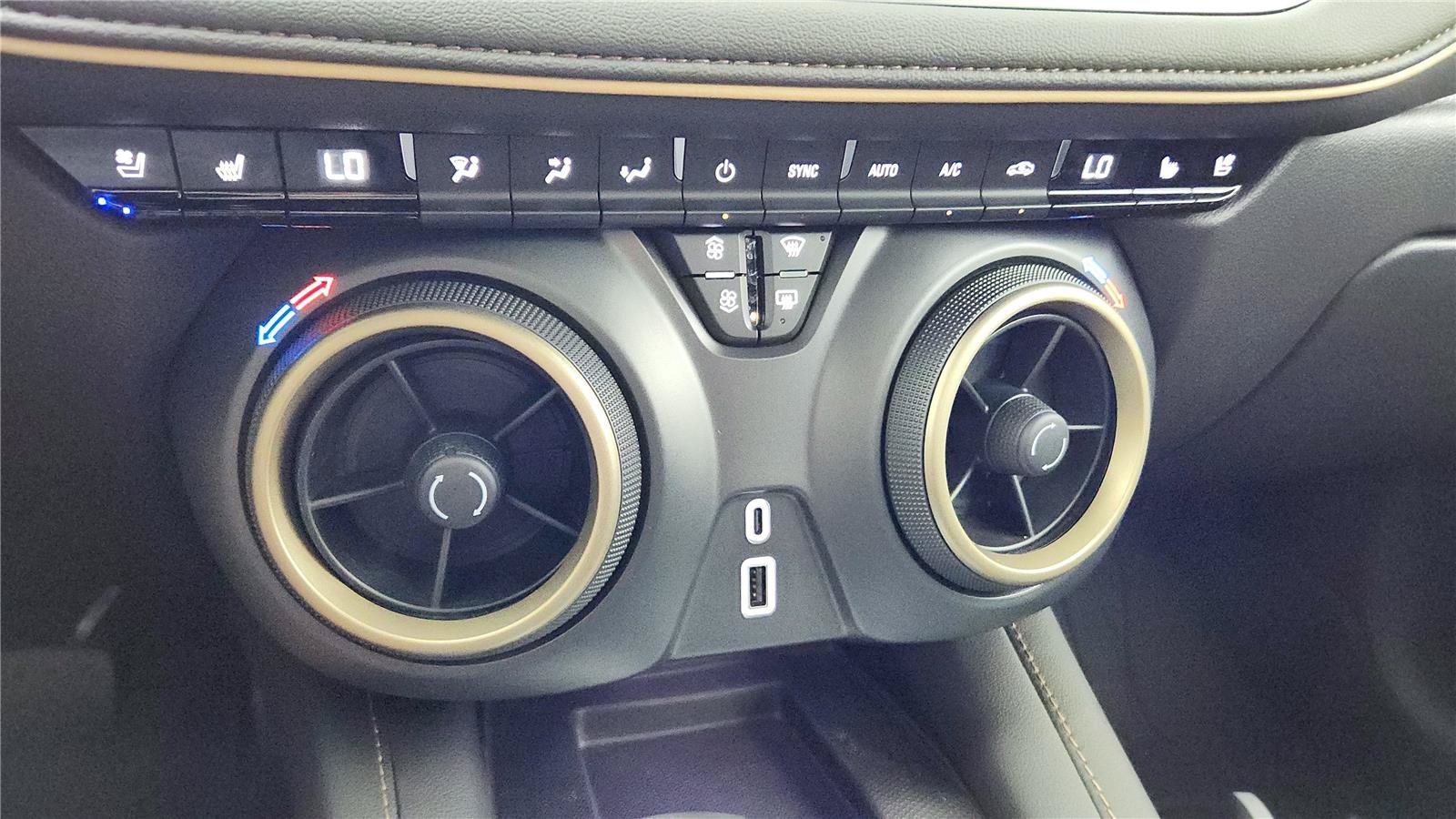 Used 2024 Chevrolet Blazer Premier w/ Driver Confidence II Package FWD image 26