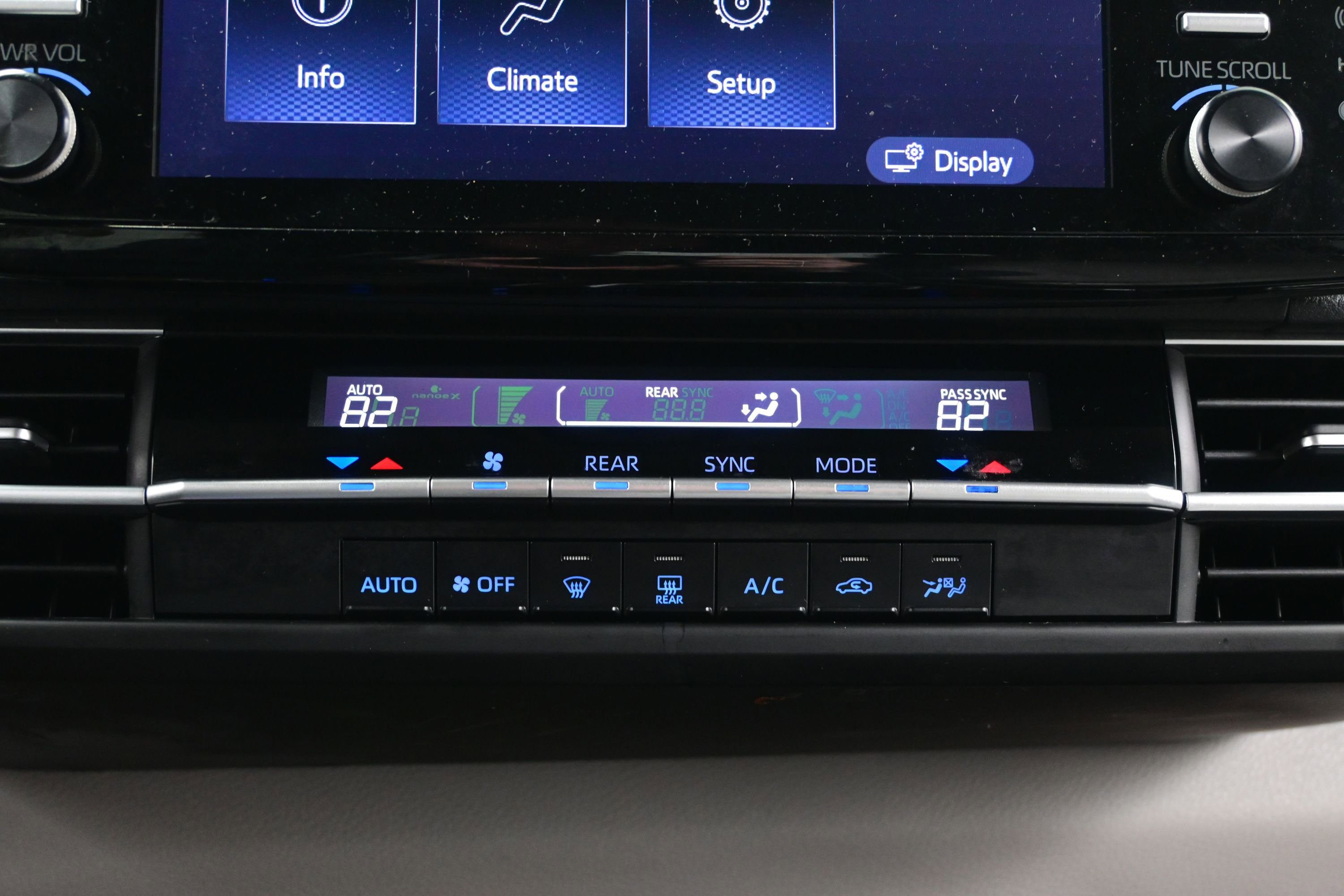 Used 2022 Toyota Sienna LE w/ LE Plus Package AWD/4WD image 21