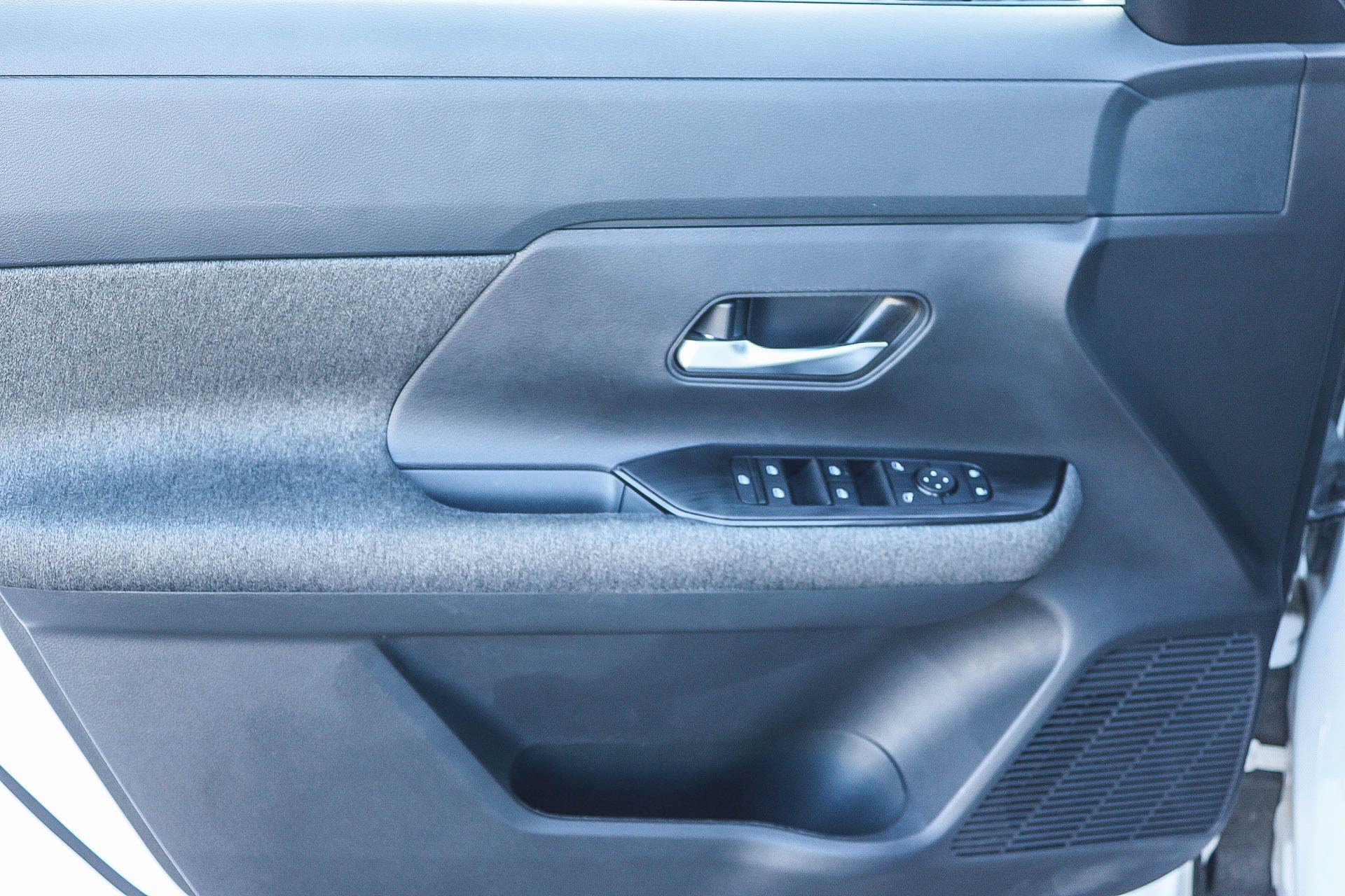 Used 2025 Nissan Kicks SV w/ Charging Package FWD image 21