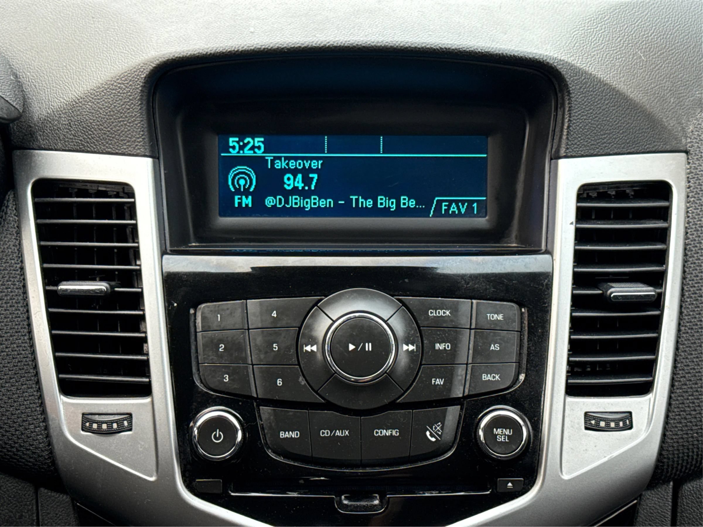 Used 2016 Chevrolet Cruze LT FWD image 14