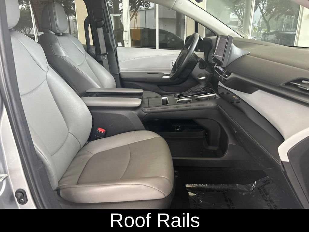 Used 2025 Toyota Sienna XLE FWD image 23