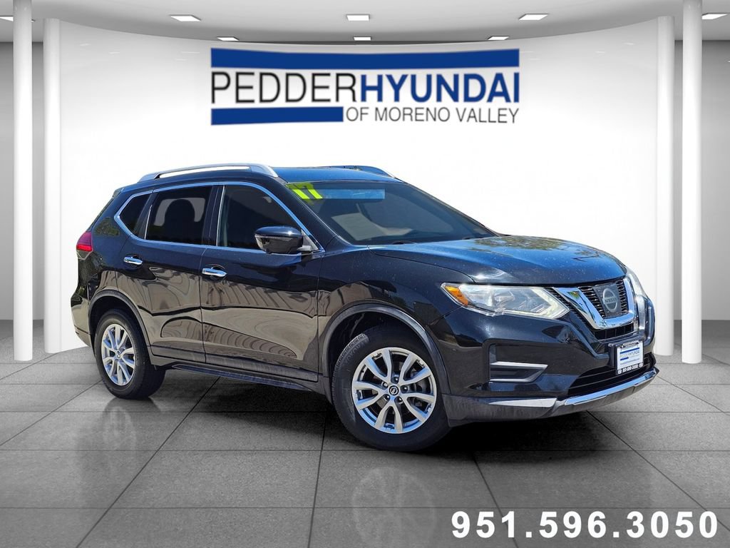 Used 2017 Nissan Rogue SV w/ SV Premium Package FWD image 1