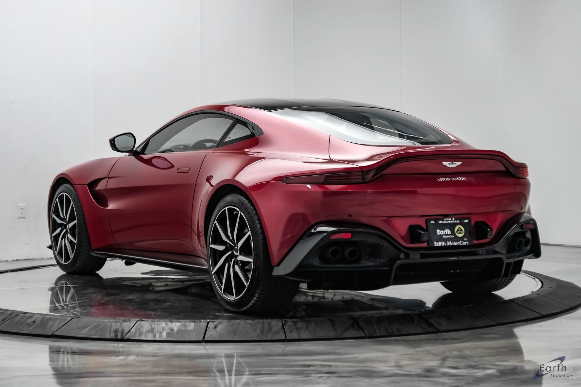 Used 2019 Aston Martin V8 Vantage Coupe RWD image 13