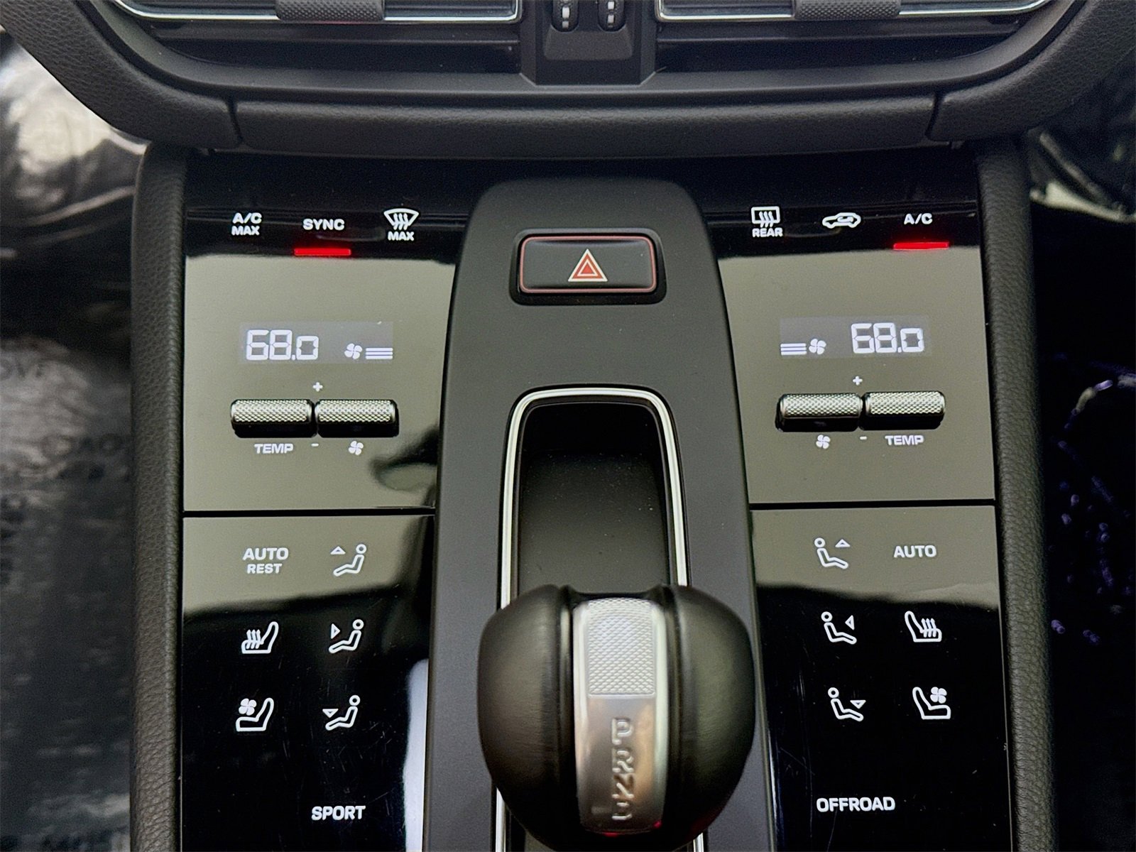 Certified 2024 Porsche Macan image 13